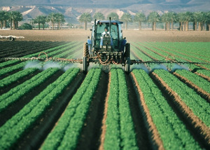2018 07 pesticides farmer 880567 pixabay